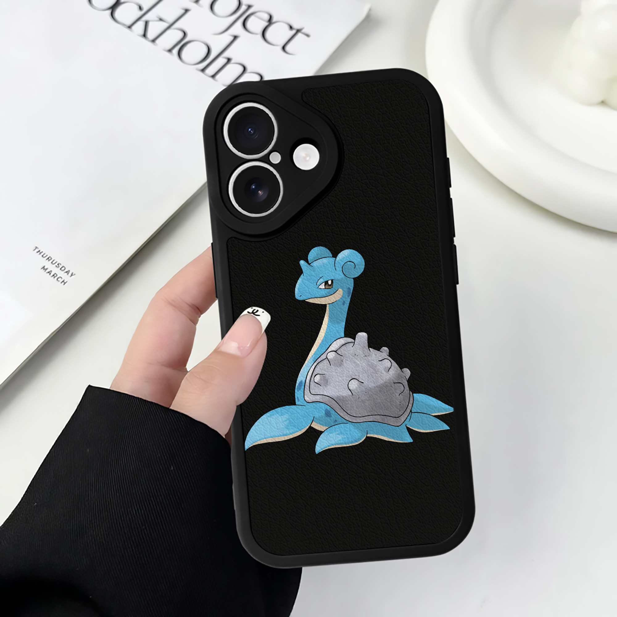 （画像用） ポケットモンスター Pokémon 【iPhone 16シリーズ対応】シリコンスマホケース（レザー調） 材質：シリコン